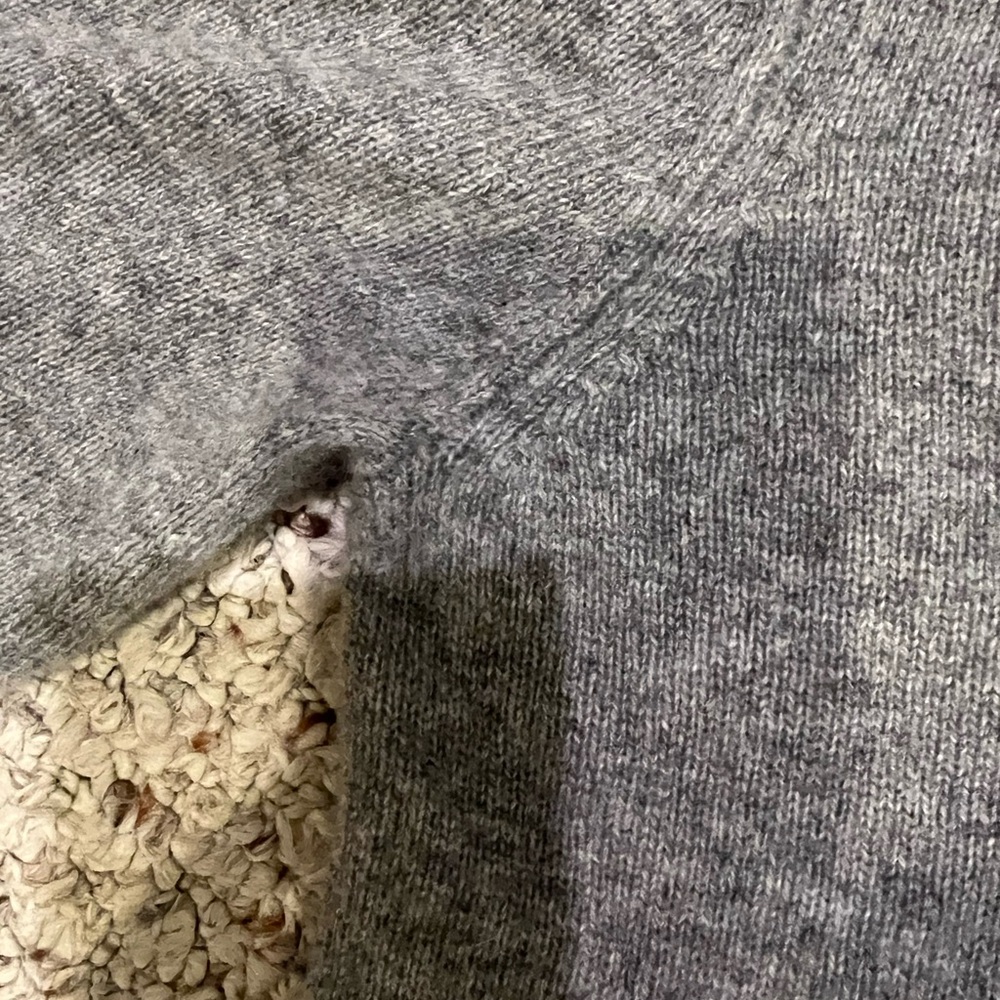 Article 365 100% Cashmere Men's Charcoal V-Neck Sweater — image 7 of 7